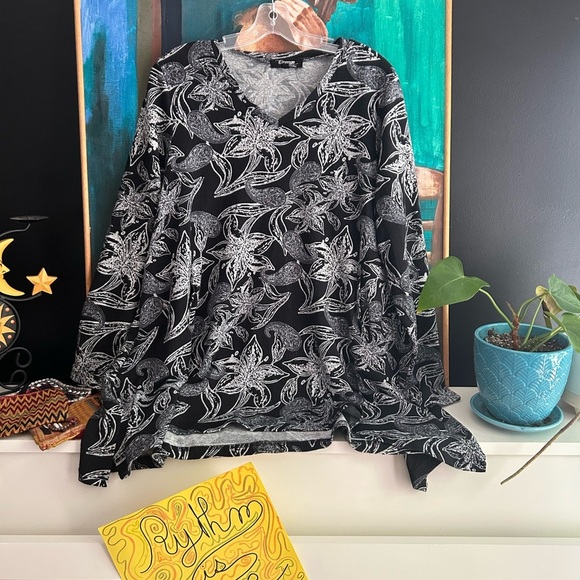 Orange Fashion Village Black and White Floral Long Sleeve Tunic Top Sweater S/M - Picture 3 of 16